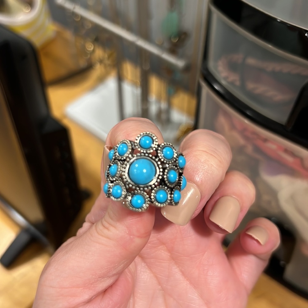 Statement Ring - Picture 2 of 3